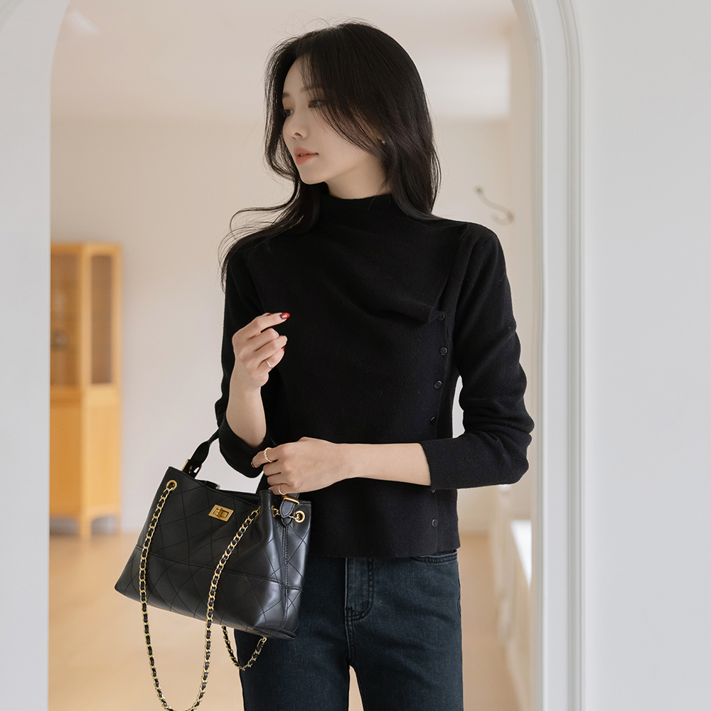 斜線 アンバランス ボタン ウール セミハイネック ニット