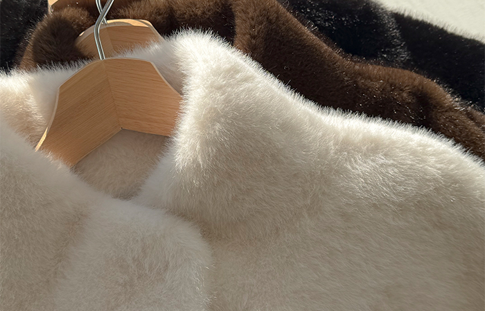 フェミニン シルエット ハイネック シルキー フェイクファー ジャケット