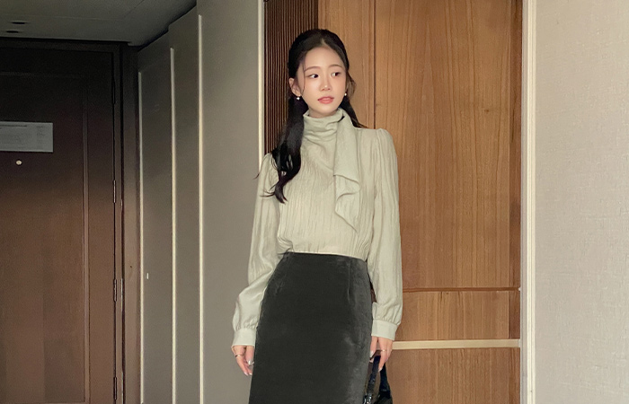 フェミニン スカーフネック うしろボタン ブラウス