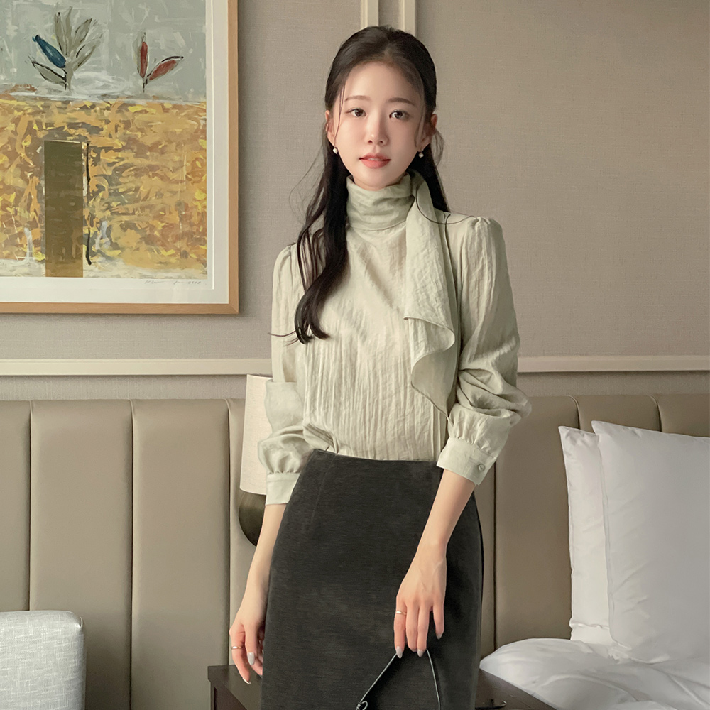 フェミニン スカーフネック うしろボタン ブラウス