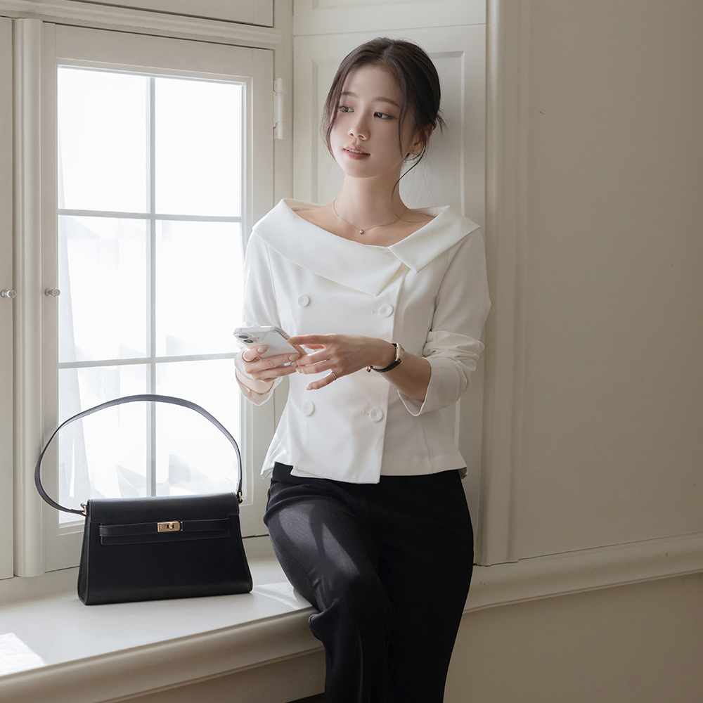 ワイド カラーネック ダブルボタン スリムフィット ブラウス