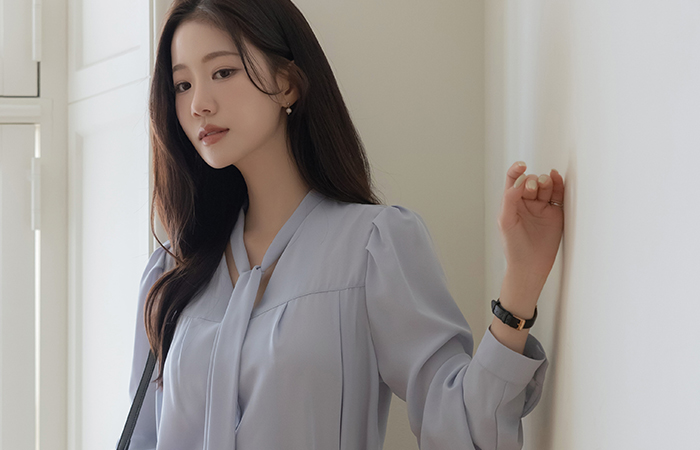 Olivia V タイネック ブラウス