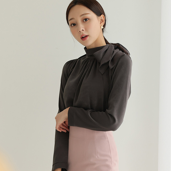 ODE シャーリング スカーフネック サテン ブラウス