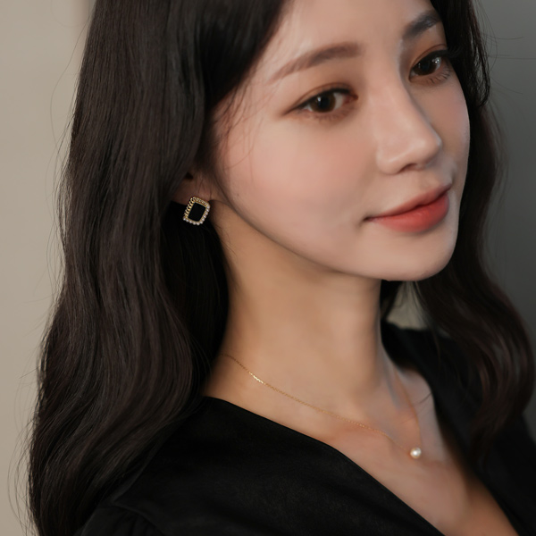 Black スクエア ゴールド イヤリング