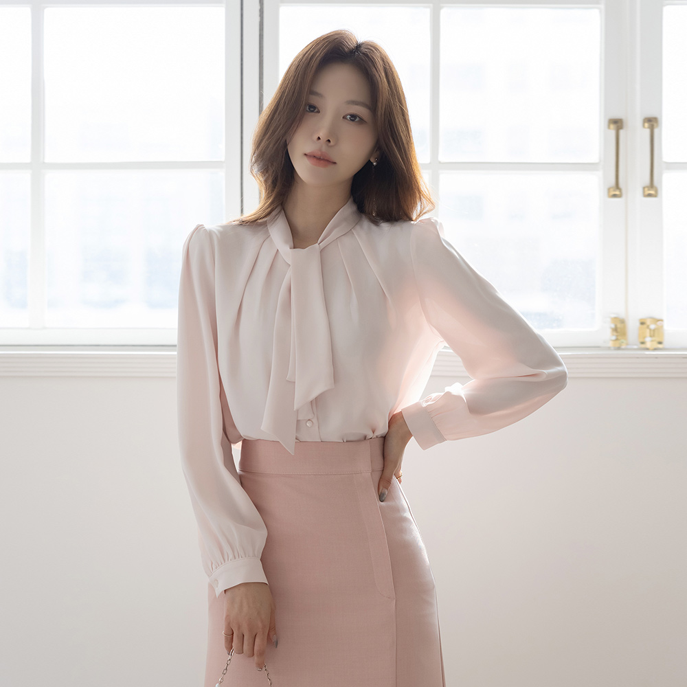 Blossom タイネック ピンタック ブラウス