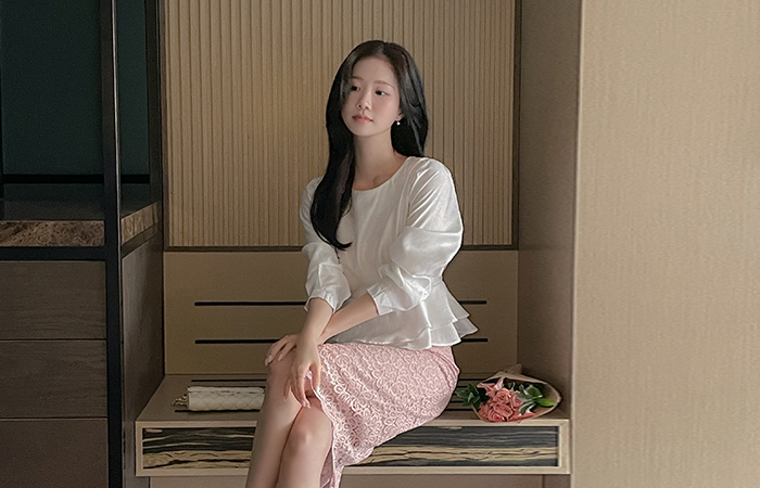 ラウンドネック ベルト 二重 ペプラム ブラウス