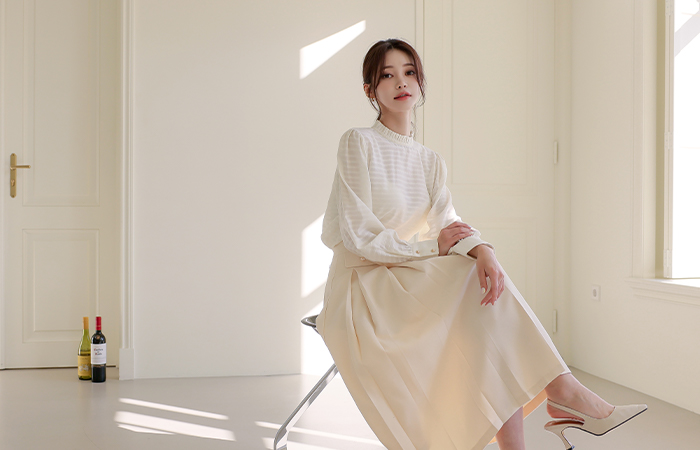 プリーツネック ストライプ 刺繍 ブラウス