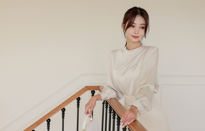 ハイネック 繻子 ドレープ ブラウス