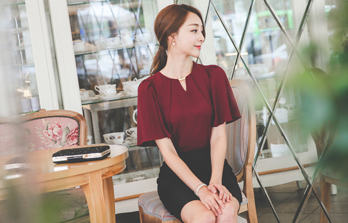 Vのひらきゴールドバーブラウス