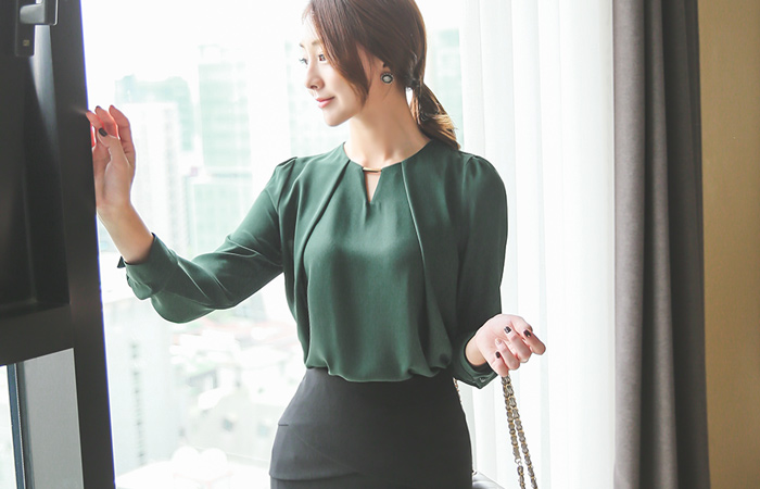 Vのひらきゴールドバーブラウス（長袖）