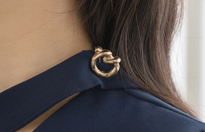 엘레나 切開 タイネック Aライン ワンピース_ブローチ