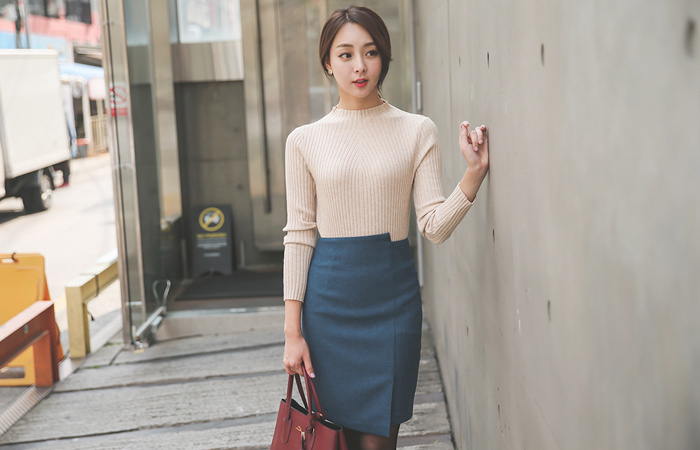 リーフ漏斗ネックソフトロングニット