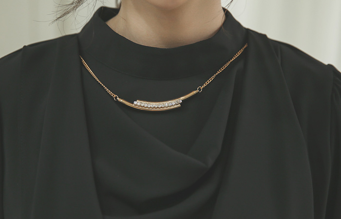 ラグジュアリーカウルネックレスブラウス