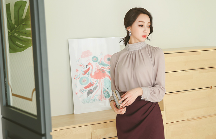 ティアードハイネックシーポンブラウス