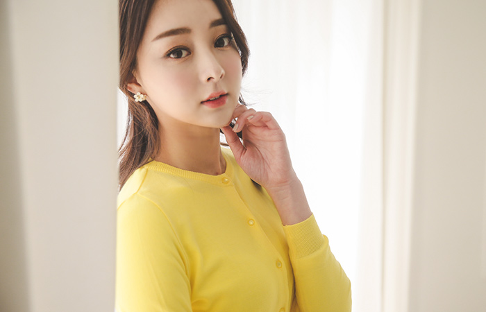 フレッシュラウンドネックカーディガン