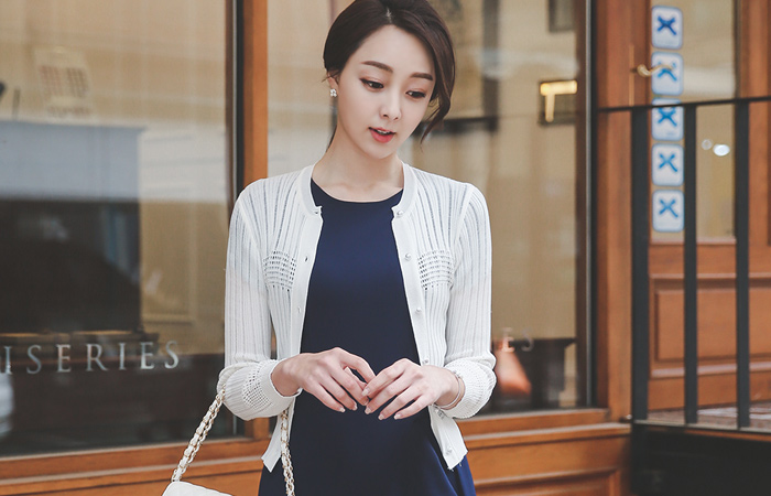 ドットパンチングのSCSIパールボタンカーディガン