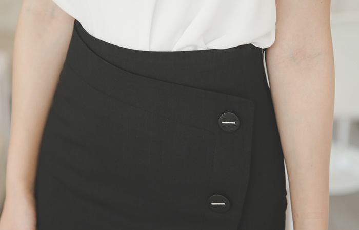 シルバーのヒントボタンリネンスパンスカート