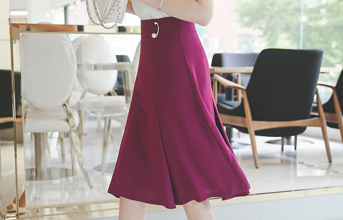 真珠のブローチピンタックAラインスカート