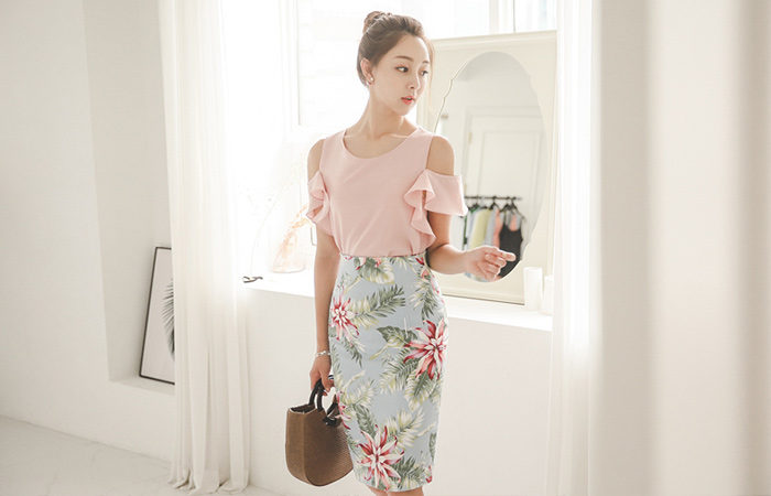 ラブリーひらきラッフル袖ブラウス