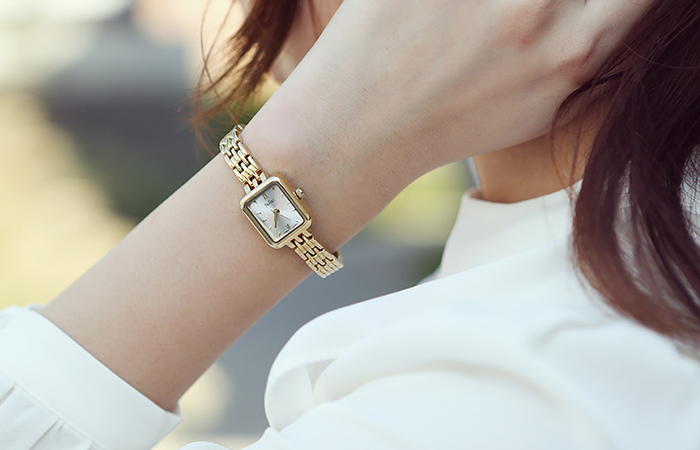 スクエアメタル時計